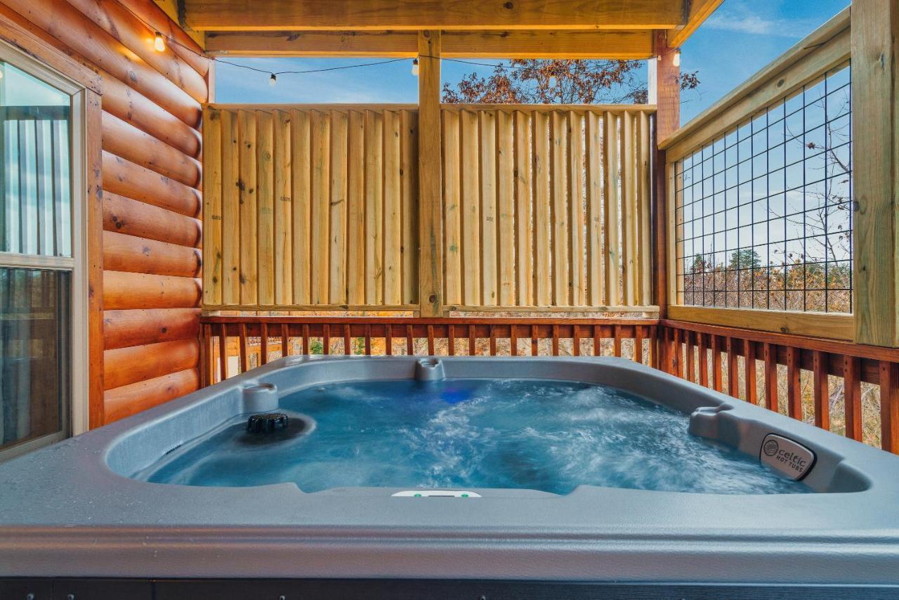 Mountains R Calling, Cozy Hideaway, King Beds, Hot-Tub, Arcade, Ev Ready Pigeon Forge Ngoại thất bức ảnh