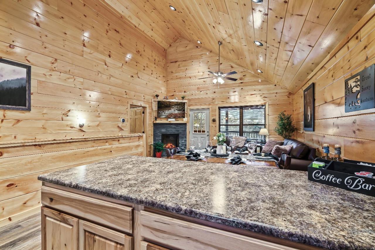 Mountains R Calling, Cozy Hideaway, King Beds, Hot-Tub, Arcade, Ev Ready Pigeon Forge Ngoại thất bức ảnh
