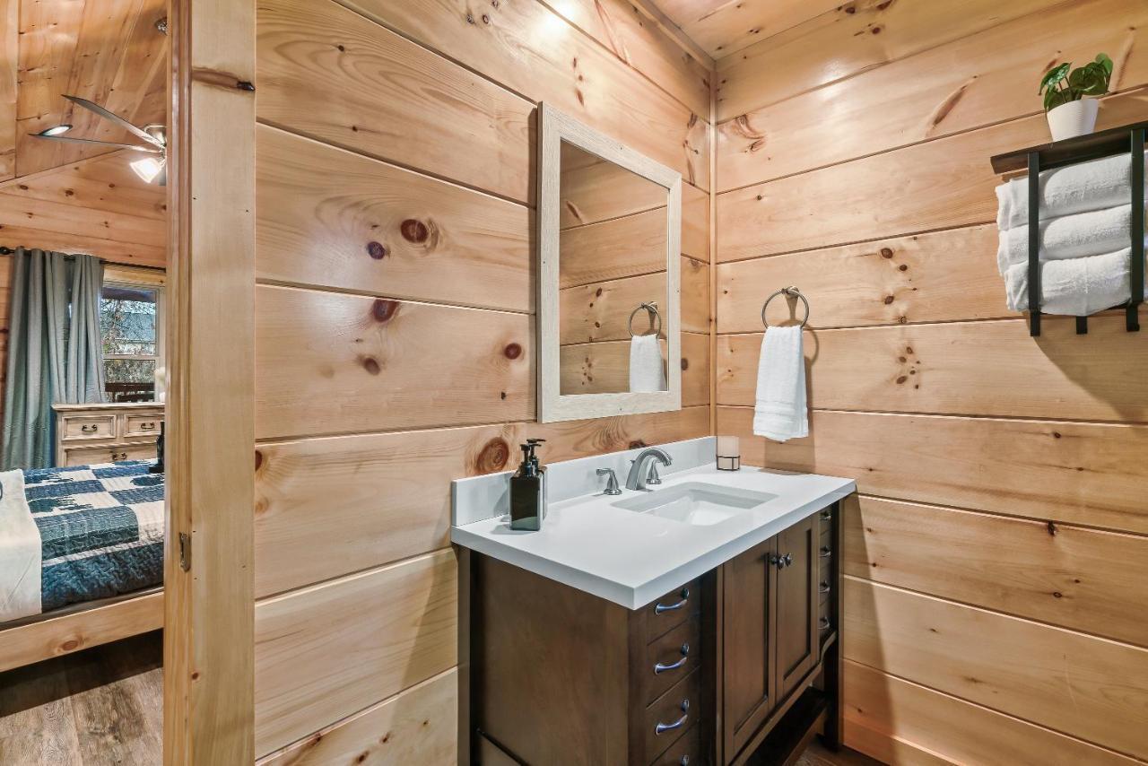 Mountains R Calling, Cozy Hideaway, King Beds, Hot-Tub, Arcade, Ev Ready Pigeon Forge Ngoại thất bức ảnh