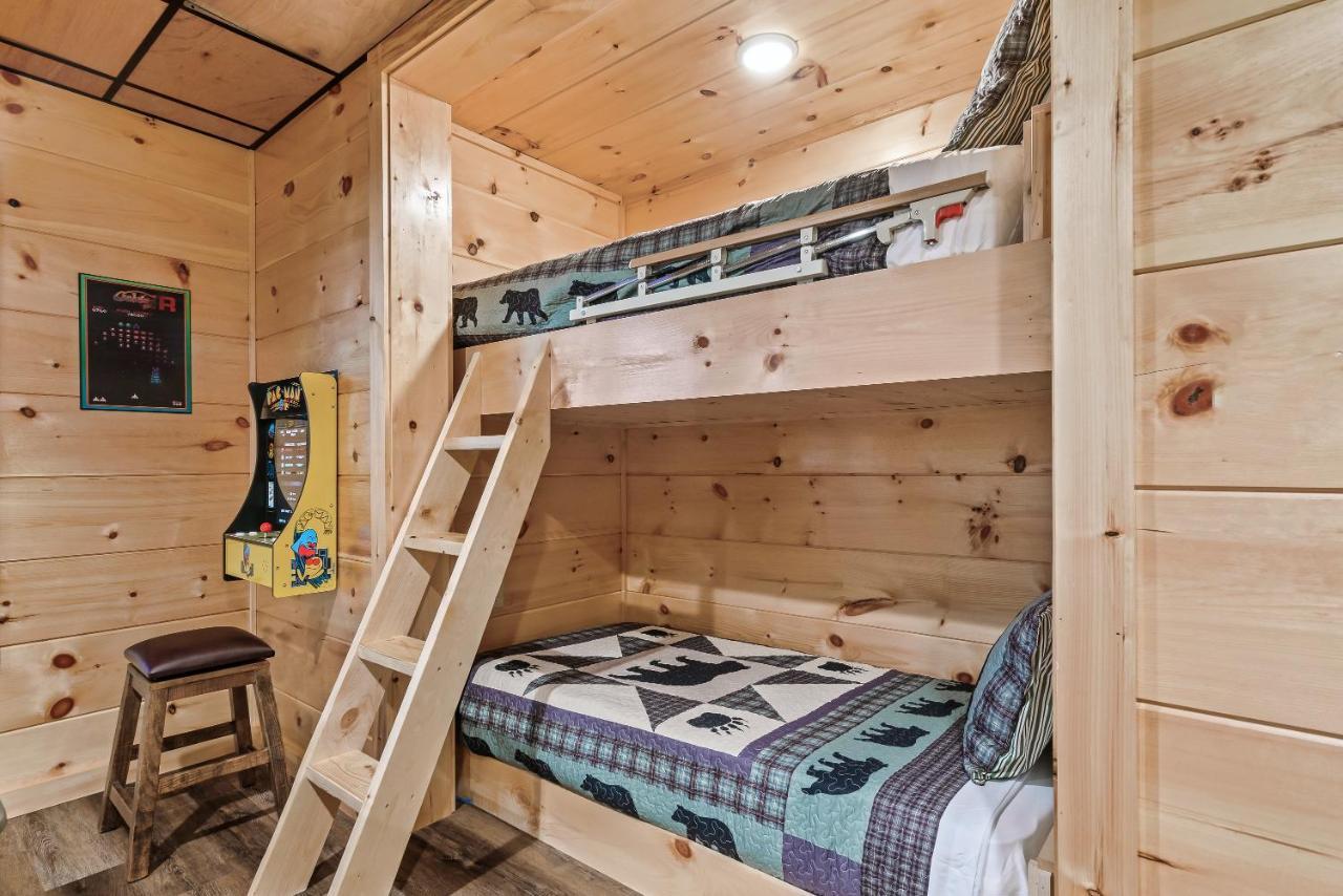 Mountains R Calling, Cozy Hideaway, King Beds, Hot-Tub, Arcade, Ev Ready Pigeon Forge Ngoại thất bức ảnh