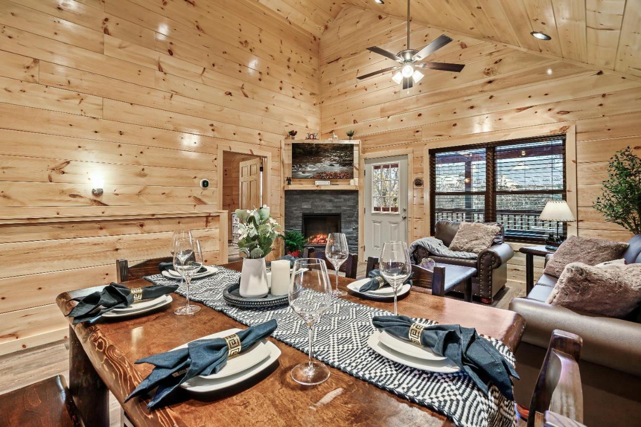 Mountains R Calling, Cozy Hideaway, King Beds, Hot-Tub, Arcade, Ev Ready Pigeon Forge Ngoại thất bức ảnh